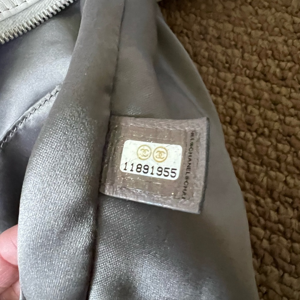 White Chanel Hobo shoulder bag - Picture 8 of 8